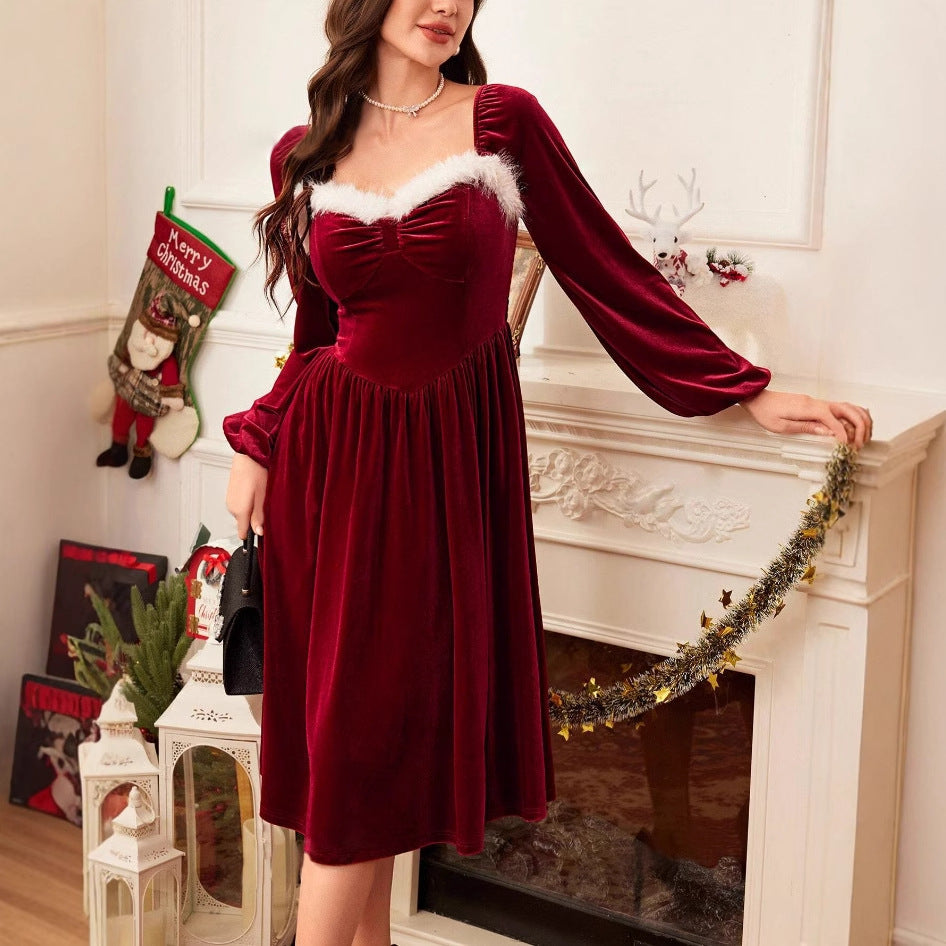 Women's vintage Christmas dress in red velvet with long sleeves and a square neckline, elegant and waist-defining.